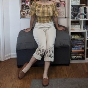 Y2K Embroidered Capri